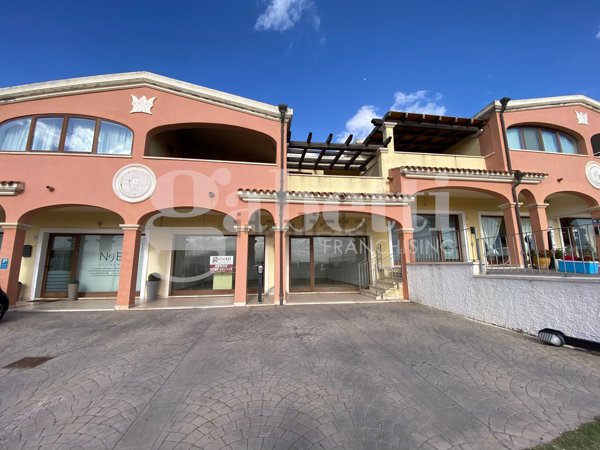 locale commerciale in vendita ad Olbia in zona Aldo Moro