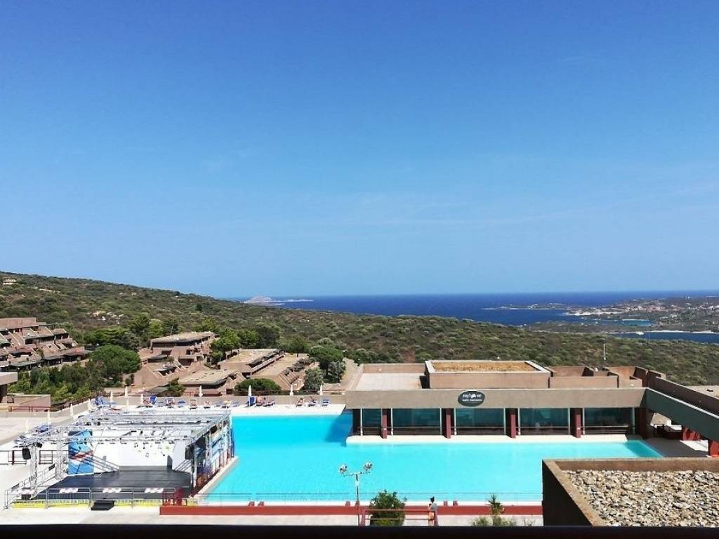 appartamento in vendita ad Olbia in zona Cugnana