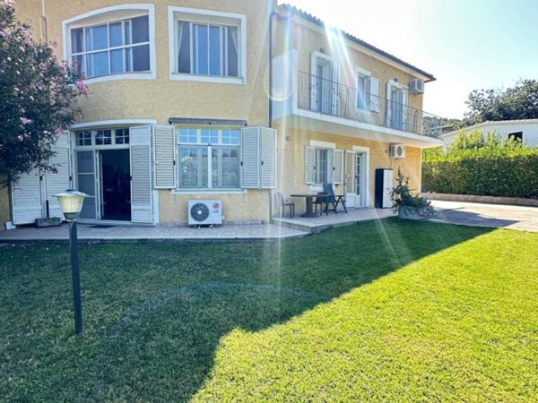 casa indipendente in vendita ad Olbia in zona Pittulongu