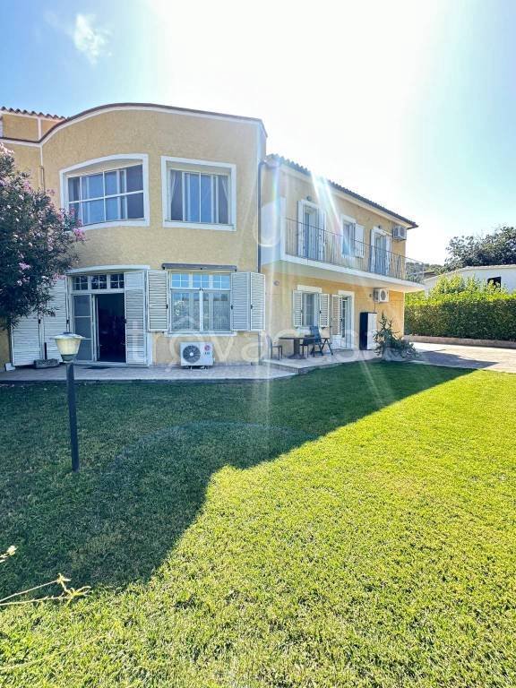 casa indipendente in vendita ad Olbia in zona Pittulongu
