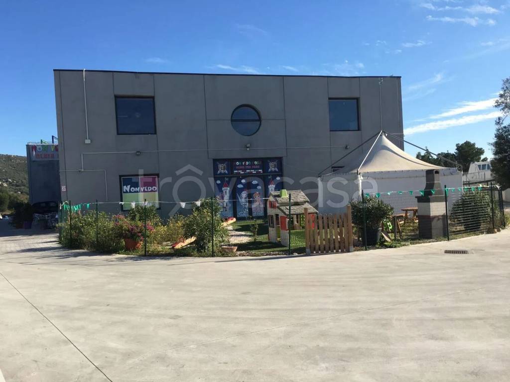 negozio in vendita ad Olbia