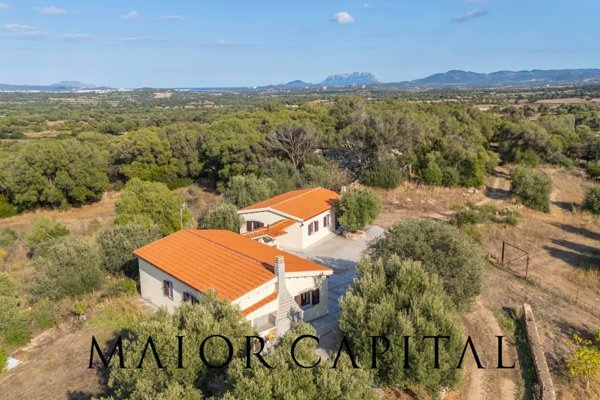 casa indipendente in vendita ad Olbia in zona Putzolu