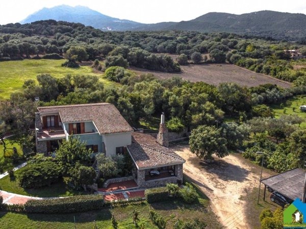 casa indipendente in vendita ad Olbia in zona Barcellona