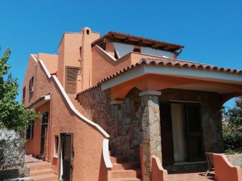 casa indipendente in vendita ad Olbia in zona Pittulongu