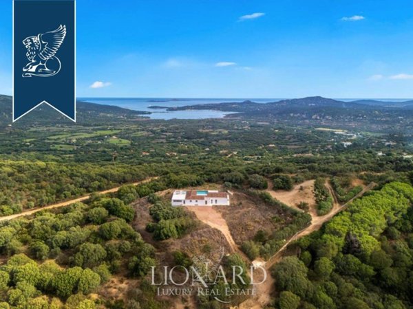 casa indipendente in vendita ad Olbia in zona Cugnana