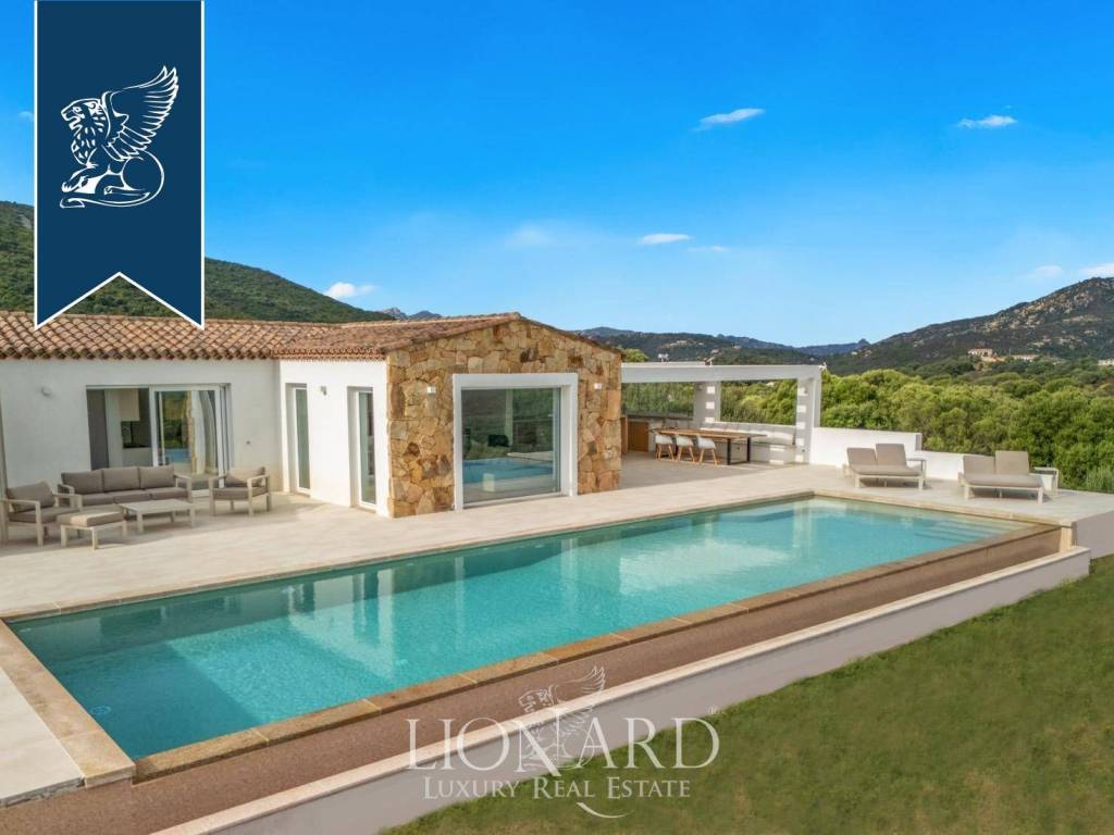 casa indipendente in vendita ad Olbia in zona Cugnana