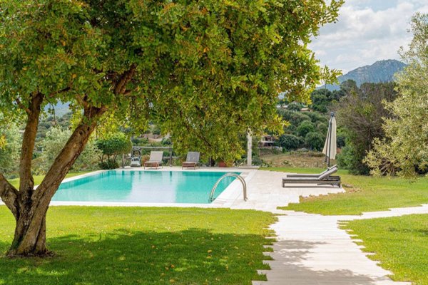 casa indipendente in vendita ad Olbia in zona Cugnana