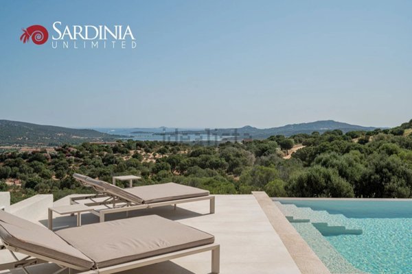 casa indipendente in vendita ad Olbia in zona Cugnana