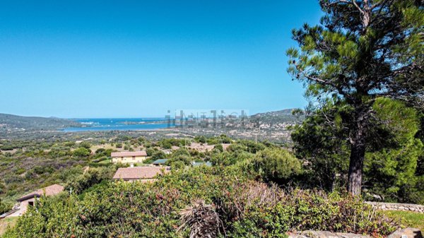 casa indipendente in vendita ad Olbia in zona Cugnana