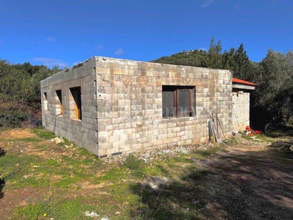 casa indipendente in vendita ad Olbia in zona Cugnana