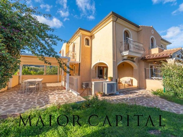 casa indipendente in vendita ad Olbia in zona Pittulongu