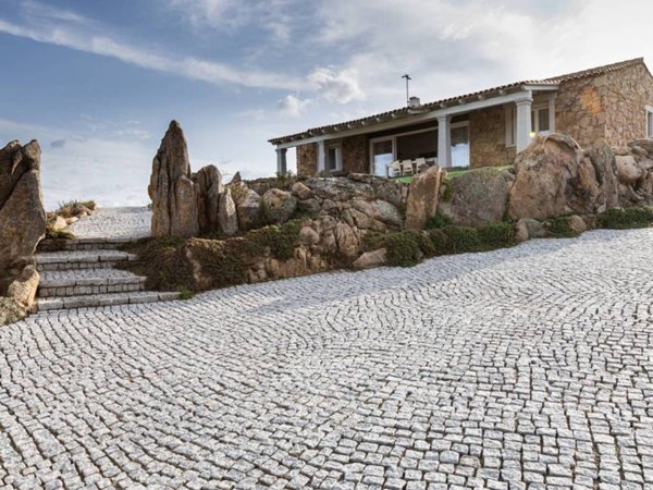 casa indipendente in vendita ad Olbia in zona Cugnana