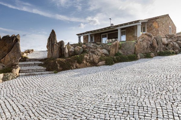 casa indipendente in vendita ad Olbia in zona Cugnana