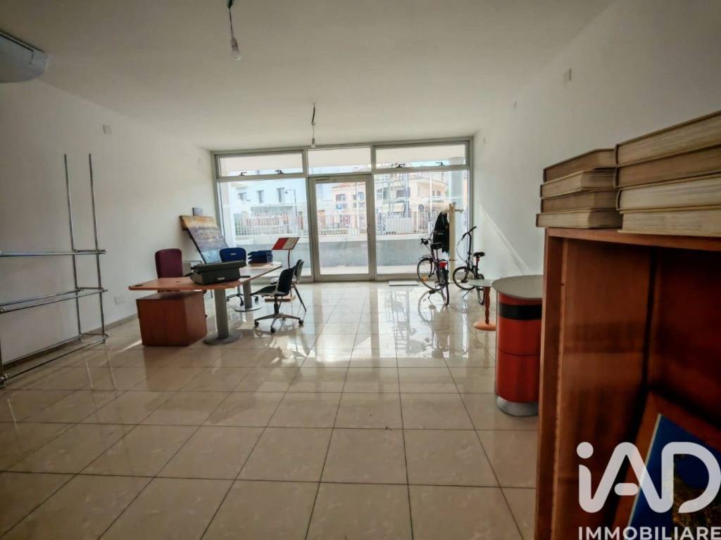 negozio in vendita ad Olbia in zona Centro Storico