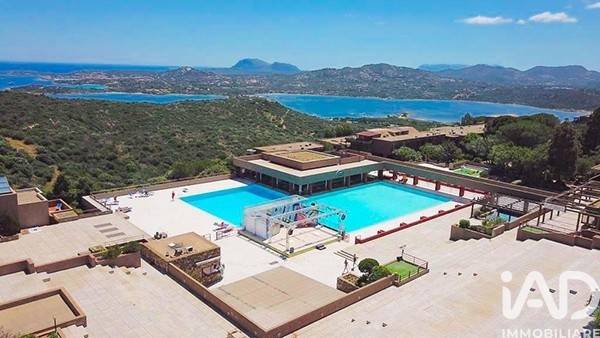 negozio in vendita ad Olbia in zona Cugnana