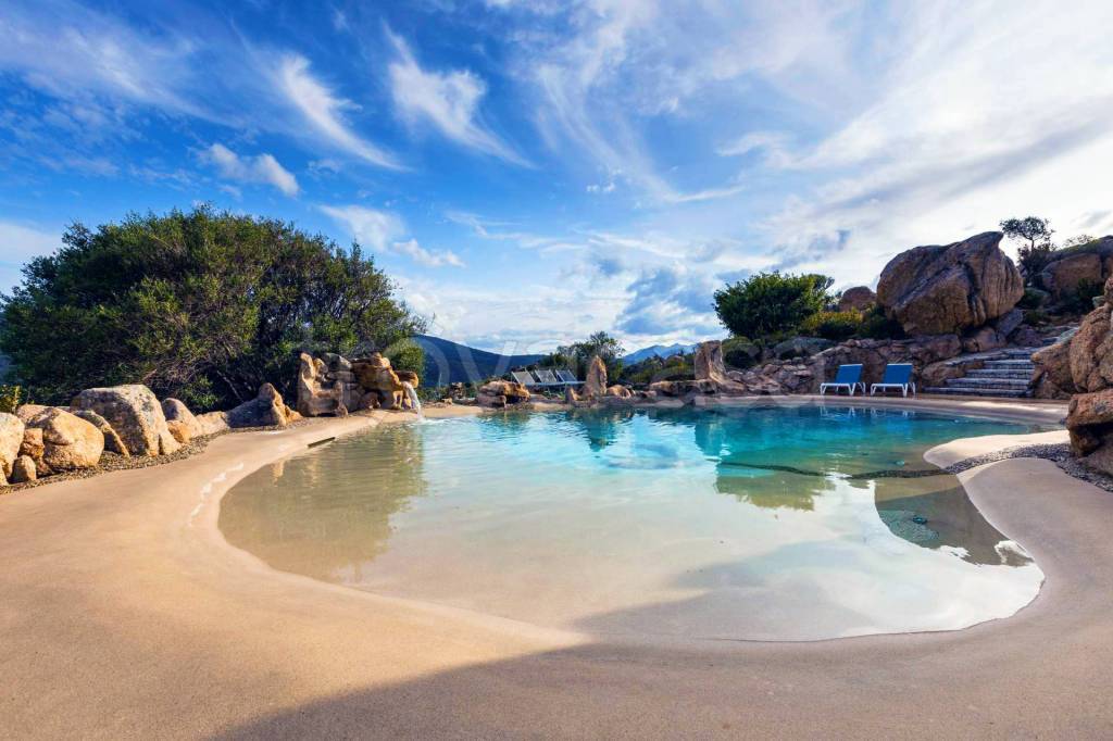 casa indipendente in vendita ad Olbia in zona Cugnana