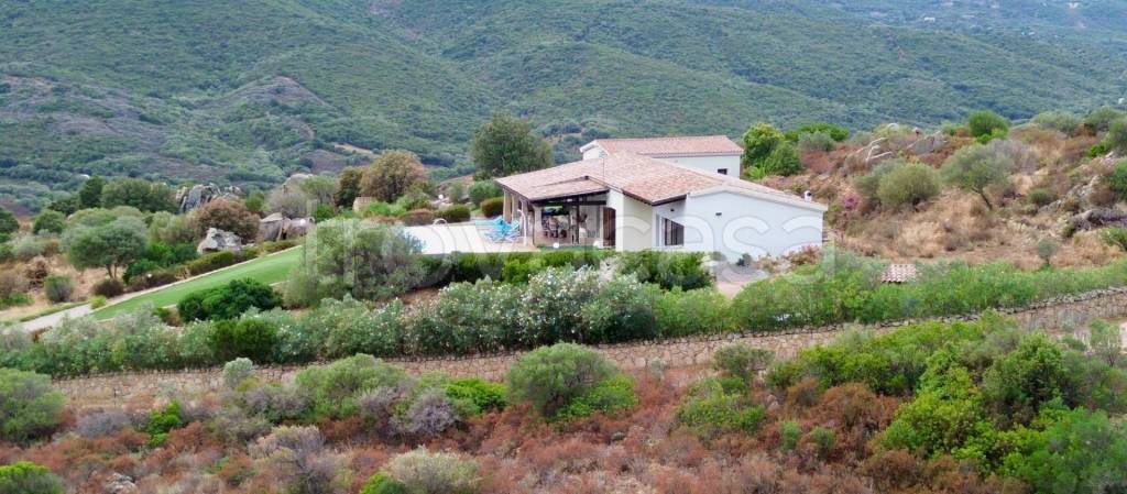 casa indipendente in vendita ad Olbia in zona Cugnana