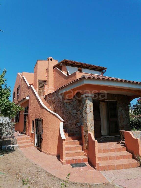 casa indipendente in vendita ad Olbia in zona Pittulongu