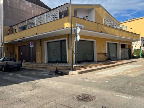 negozio in vendita ad Olbia in zona San Simplicio