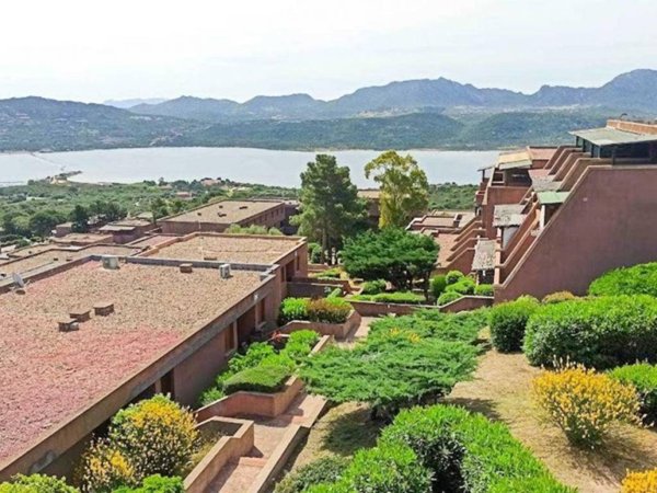 appartamento in vendita ad Olbia in zona Cugnana