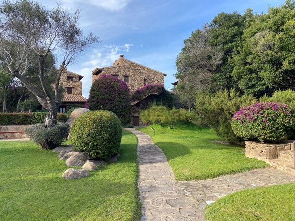 appartamento in vendita ad Olbia in zona Rudalza