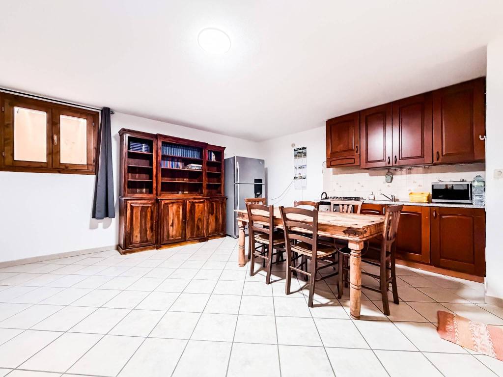 locale di sgombero in vendita ad Olbia