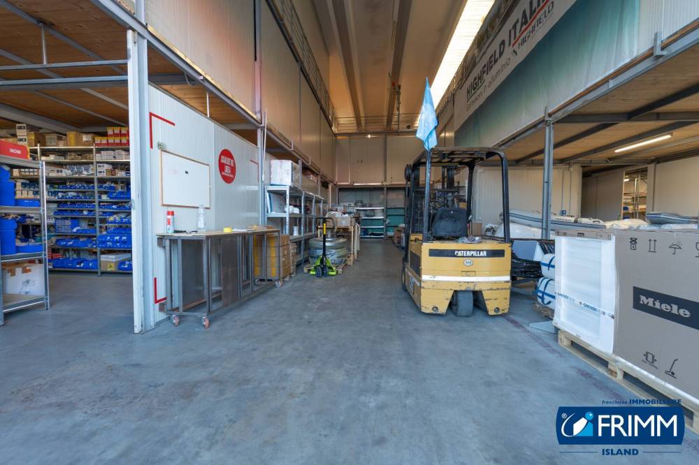 capannone in vendita ad Olbia