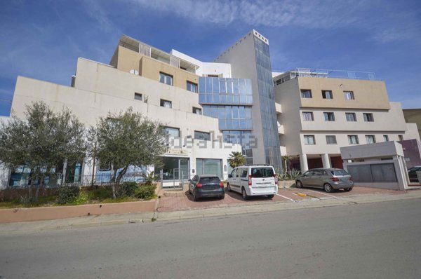 locale commerciale in vendita ad Olbia in zona Aldo Moro