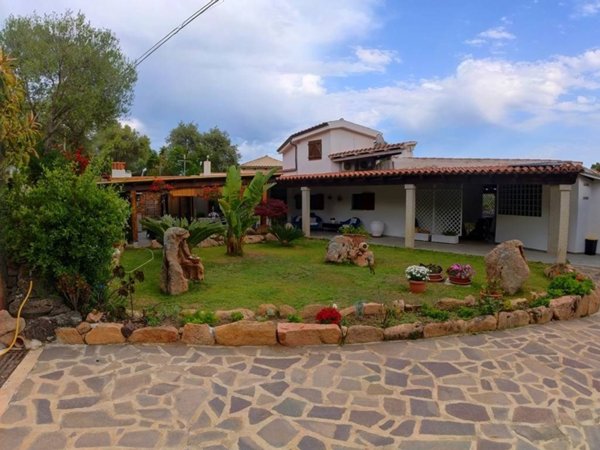 casa indipendente in vendita ad Olbia in zona Porto Istana