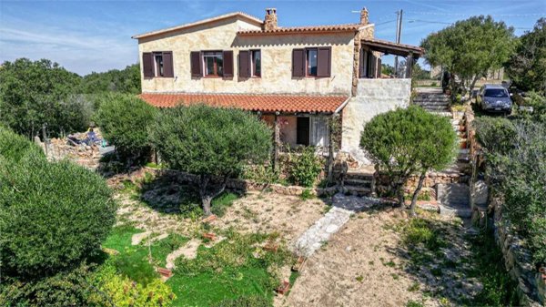 casa indipendente in vendita ad Olbia in zona Porto Istana
