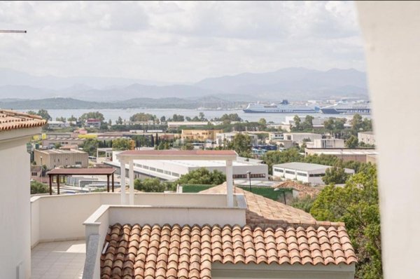 appartamento in vendita ad Olbia in zona Pittulongu