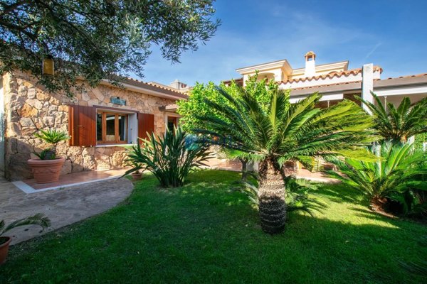 casa indipendente in vendita ad Olbia in zona Baratta