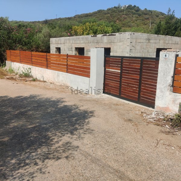 casa indipendente in vendita ad Olbia in zona Cugnana