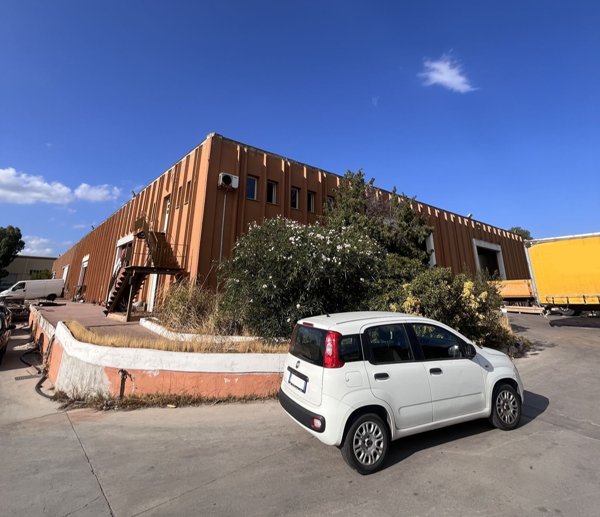 capannone in vendita ad Olbia