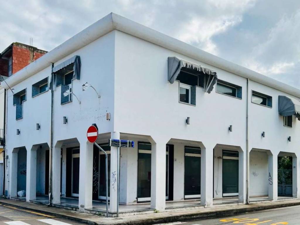 negozio in vendita ad Olbia