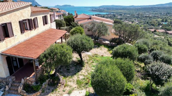 casa indipendente in vendita ad Olbia in zona Porto Istana