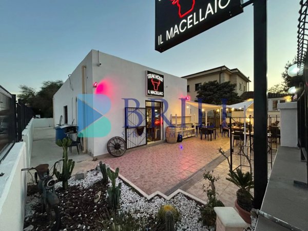 negozio in vendita ad Olbia in zona Vittorio Veneto