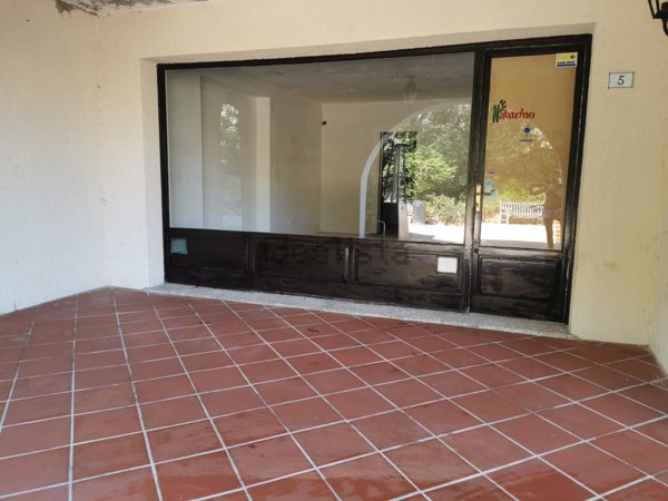 locale commerciale in vendita ad Olbia in zona Porto Rotondo