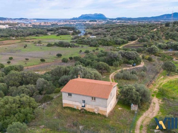 casa indipendente in vendita ad Olbia in zona Putzolu