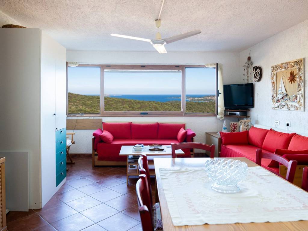 appartamento in vendita ad Olbia in zona Cugnana