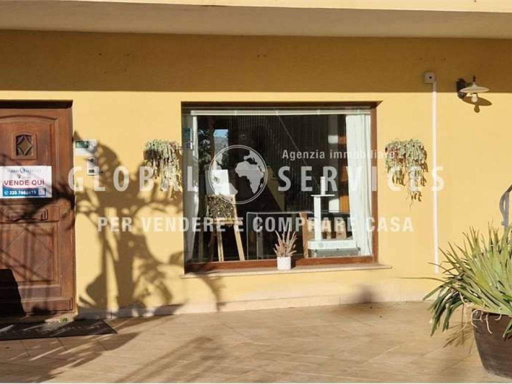 locale commerciale in vendita ad Olbia in zona San Pantaleo