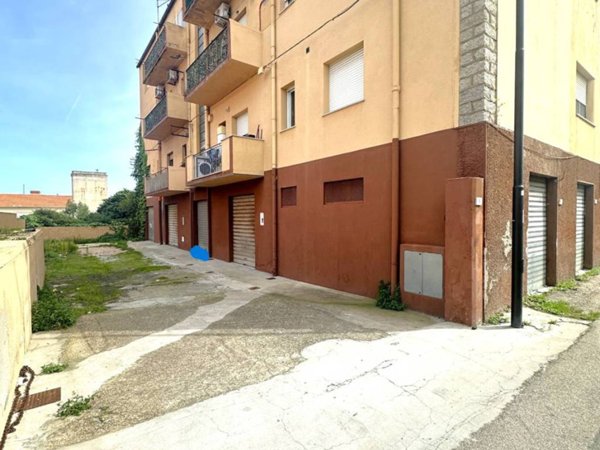 locale commerciale in vendita ad Olbia in zona Bandinu