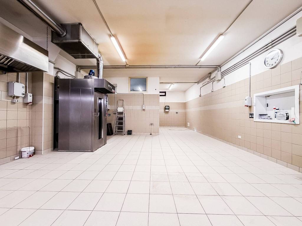 negozio in vendita ad Olbia in zona Aldo Moro