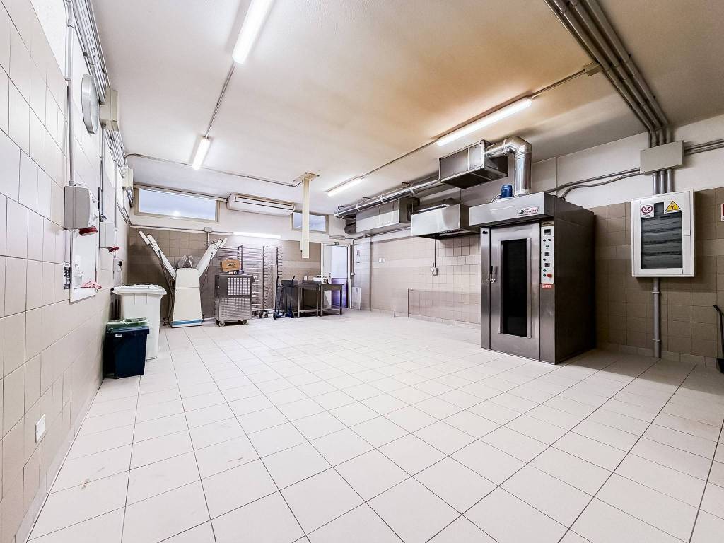 negozio in vendita ad Olbia in zona Aldo Moro