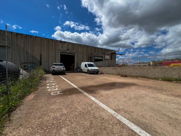 locale commerciale in vendita ad Olbia in zona Pittulongu