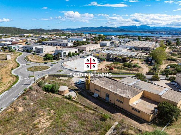 capannone in vendita ad Olbia in zona Pittulongu