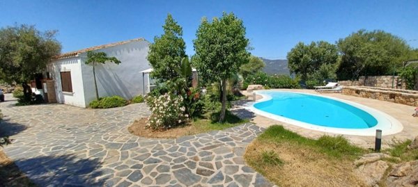 casa indipendente in vendita ad Olbia in zona Rudalza