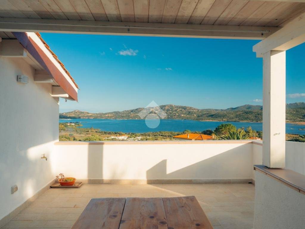 casa indipendente in vendita ad Olbia in zona Cugnana