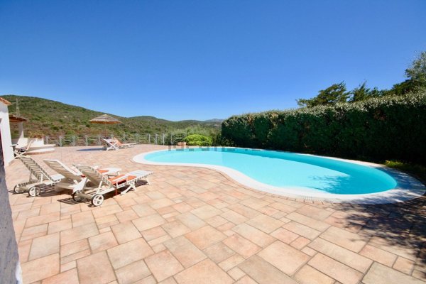 casa indipendente in vendita ad Olbia in zona Milmeggiu