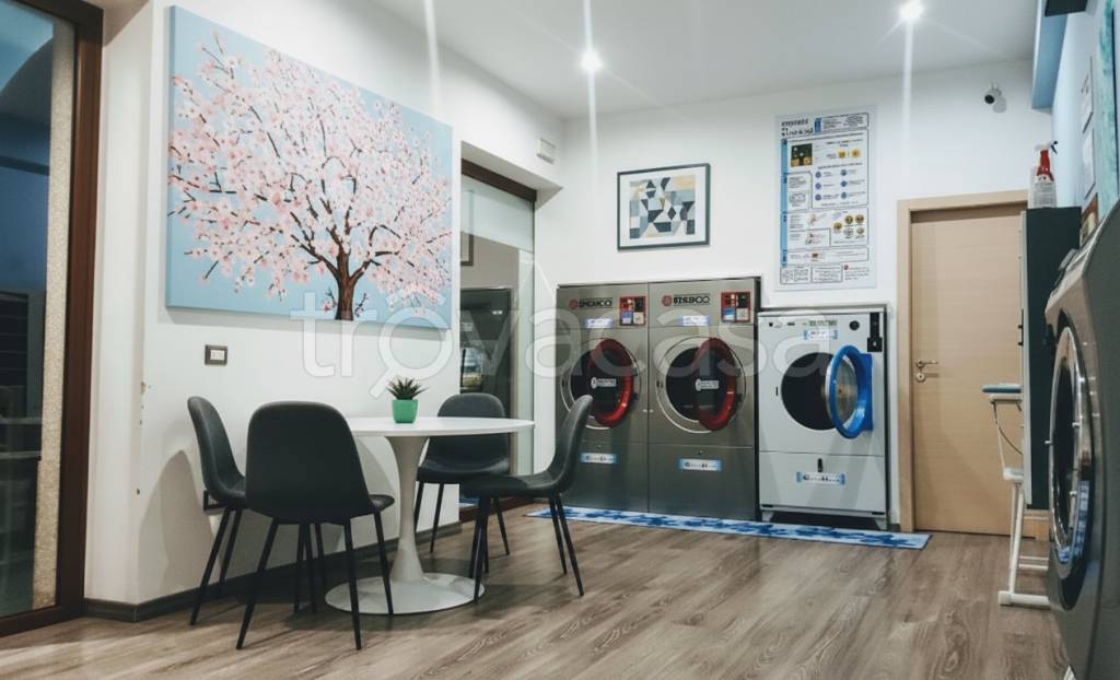 negozio in vendita ad Olbia in zona San Simplicio